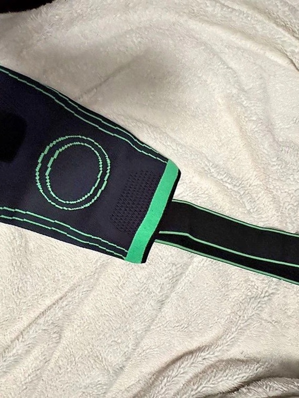 Black & Green XL NWT Compression Wrap